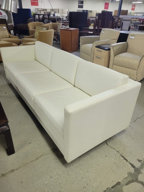 R6298 - Knoll Leather Sofa