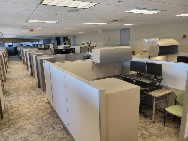 W6192 - Steelcase Answer Cubicles