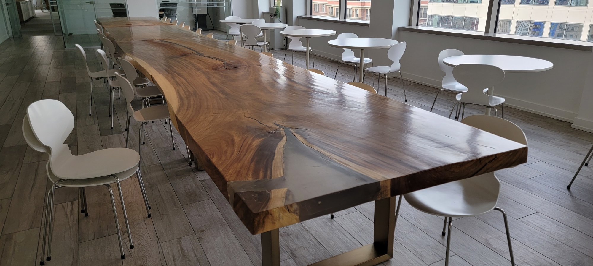 T12282 - Rustic Meeting Table