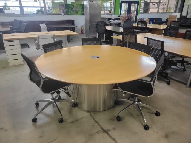 T12260 - 6' Maple Round Table