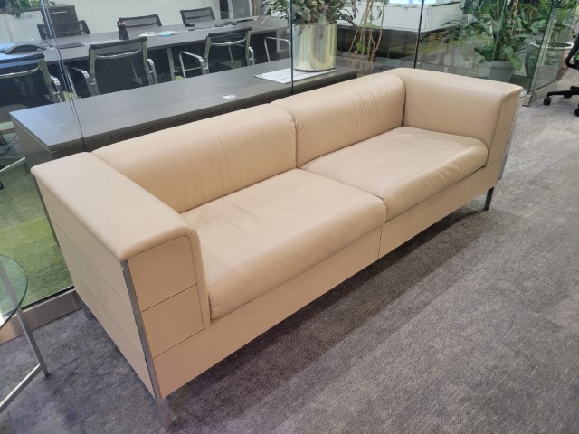 R6359 - Poltrona Frau Sofa