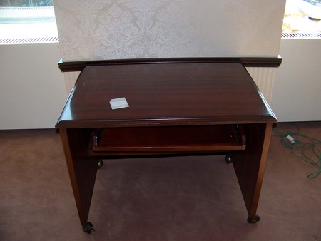 Mobile Computer Table