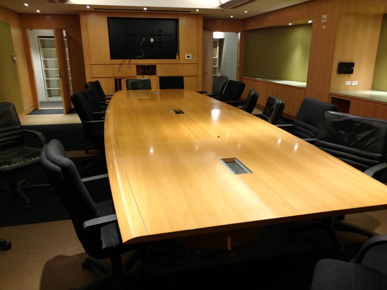 T9574 - Neinkamper Meeting Table