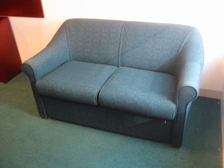 R208 - Loveseat
