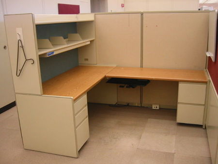 D251 - Steelcase 9000 Unit Assembly Desk Sets
