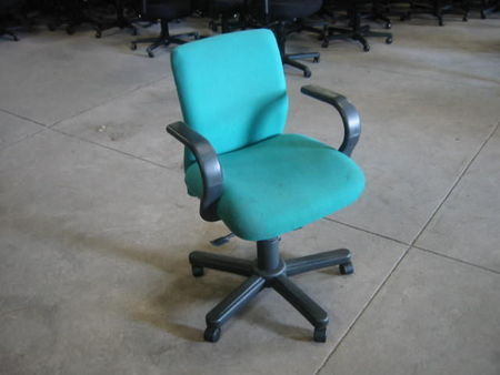 C275 - Knoll Bulldog Seating