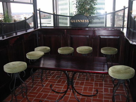 R494 - Bar area seating and tables with divider