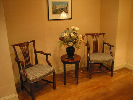 R410 - Guest Seating