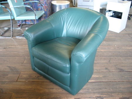 R438 - Green Leather Club Seating