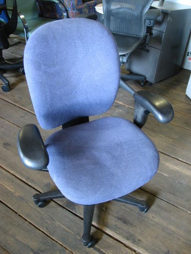 C352 - Herman Miller Ambi Seating