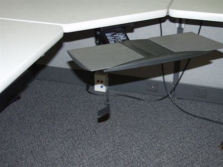 W522 - Articulating Keyboard Trays