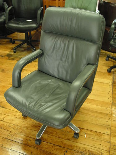 C529 - Leather High-Back Seating