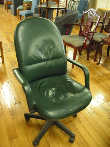C533 - Green Leather Task Seating