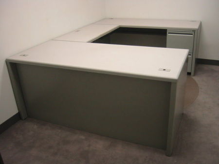 D538 - Laminate U-shape Private Office