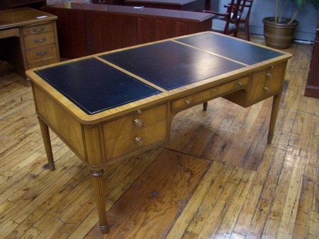 D541 - Leather Inlayed Table Desk