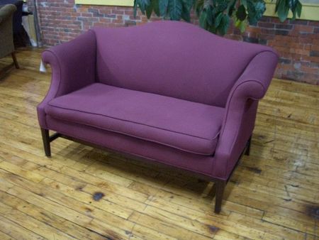 R546 - Traditional Loveseat