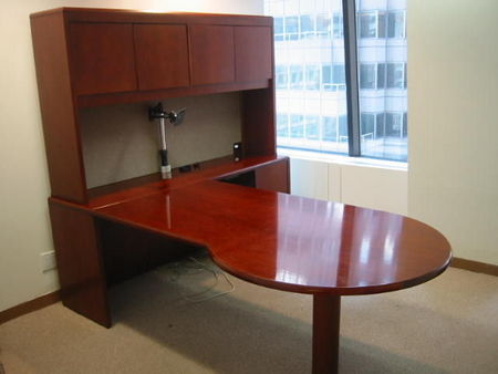 D577 - L-Shape Desk with Hutch