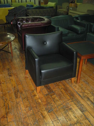 R581 - Black Leather Club Seating