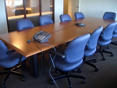 T822 - Vecta Conference Table