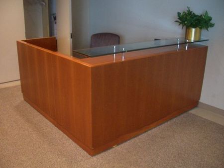 R832 - Reception Desk