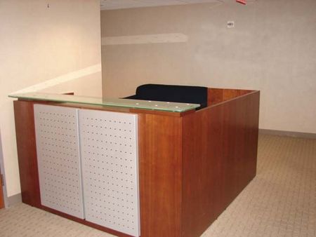R915 - Modern Reception Desk
