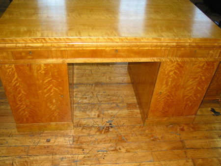D961 - Biedermia Office Desk