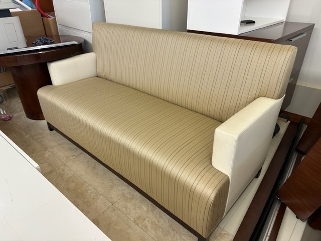 R6389 - Leather Sofa