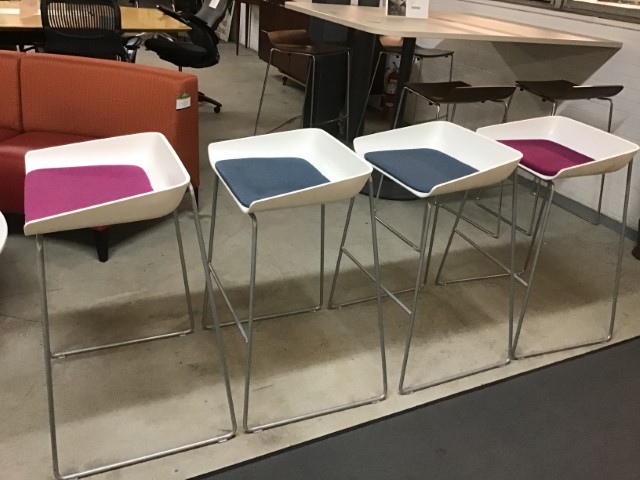 CD6157 - Steelcase Scoop Stools