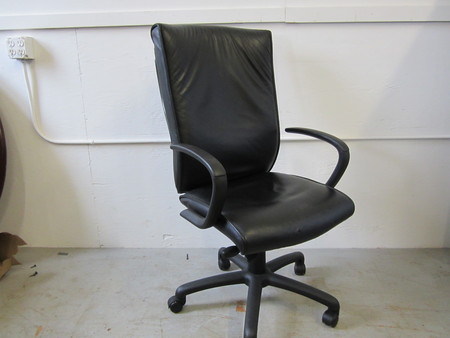 C3755C - Paoli Conference Chairs