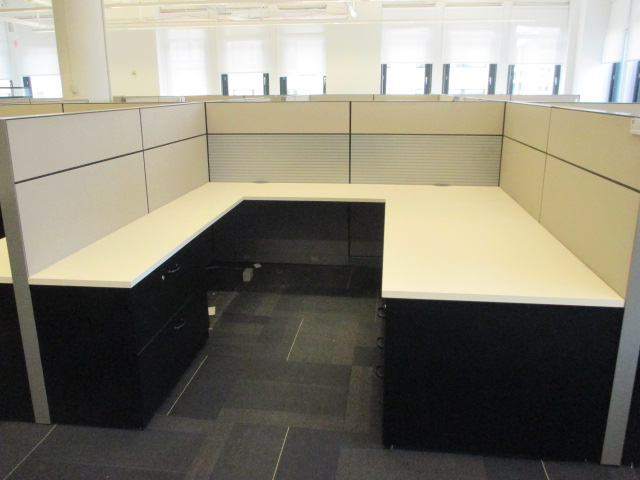 W6084 - Steelcase Montage Workstations