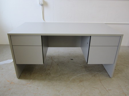 D4025C - Laminate Double Pedestal Desks