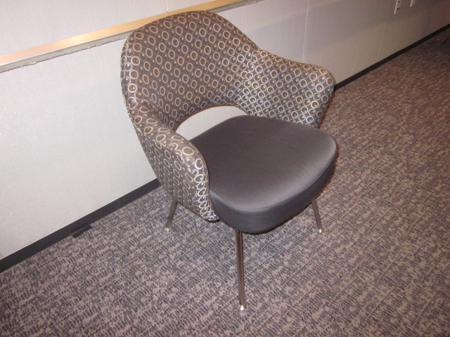 C61291C - Knoll Saarinen Chairs