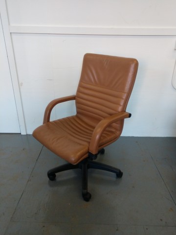 C61395 - Leather Conference Chairs