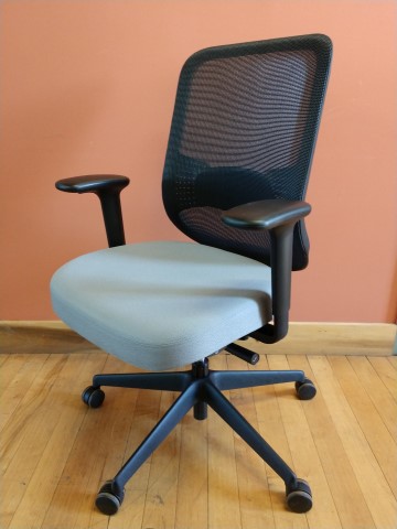 C61453 - Teknion Projek Chairs