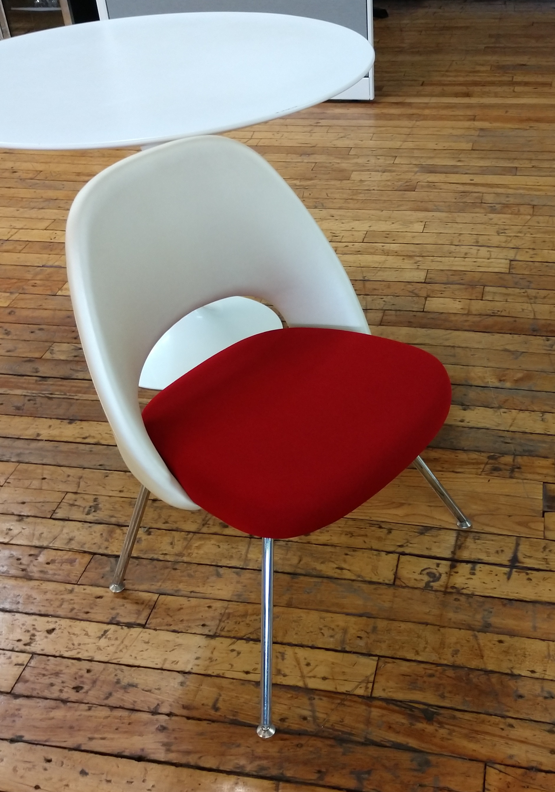 C61451 - Knoll Saarinen Side Chairs