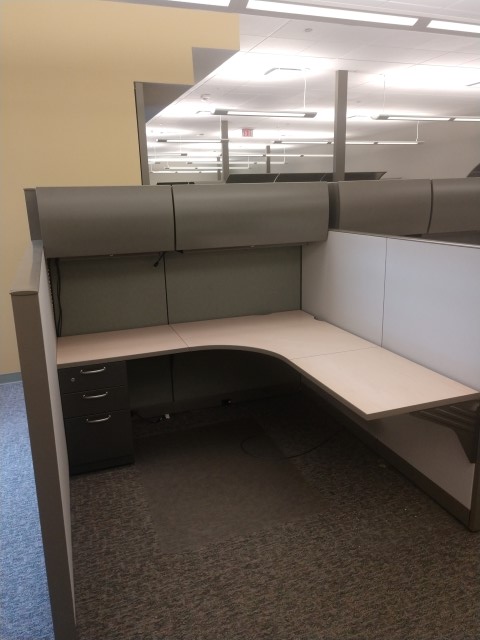 W6142 - Steelcase Answer Workstations