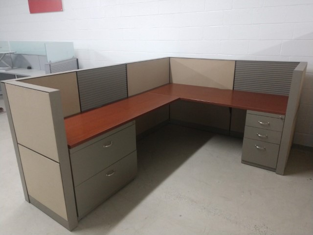 W6146 - Steelcase Montage Workstations