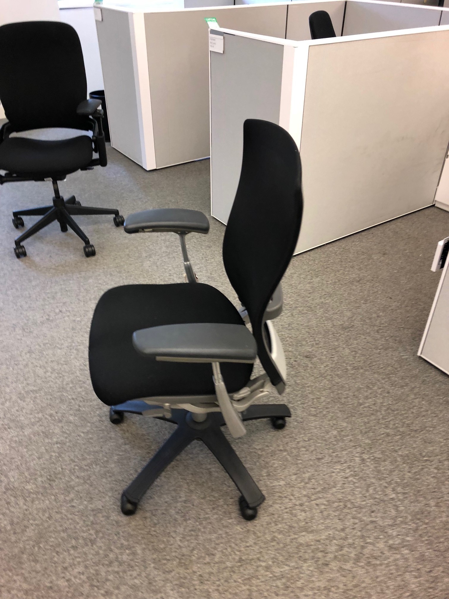 C61370 - Knoll Life Chairs