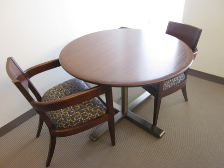Round Meeting Tables