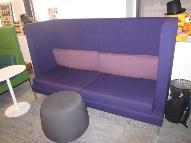 R6148C - Lyndon Design Privacy Sofa