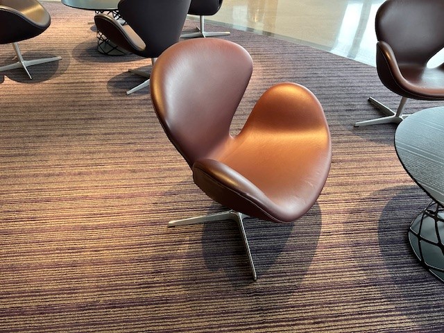 R6573 - Fritz Hansen Swan Lounge Chair