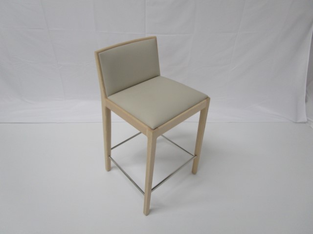 CD6170 - Andreu World Leather Stools