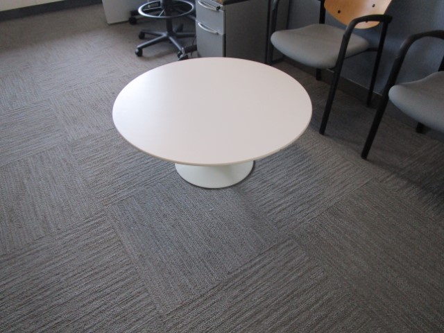T12265 - Knoll Saarinen Table
