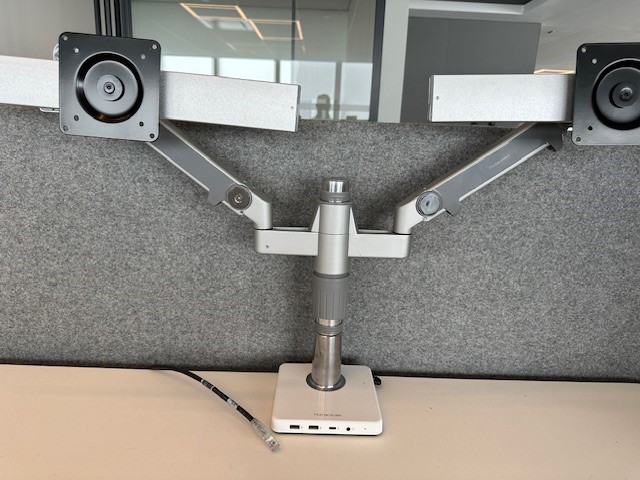 A6021 - Humanscale Monitor arms