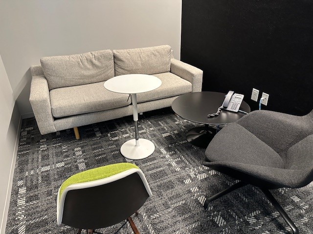 R6492 - Knoll Studio Loveseat