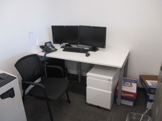 D6076 - Stretch Desk Sets
