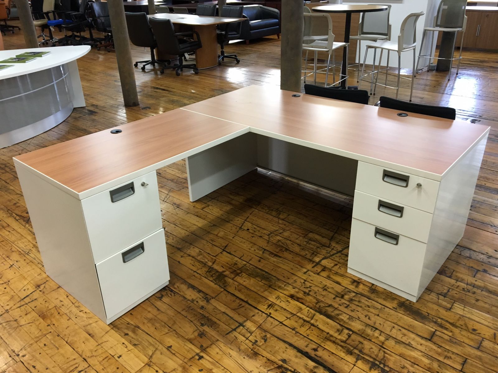 D12019 - Steelcase L-Desk - Remanufactured