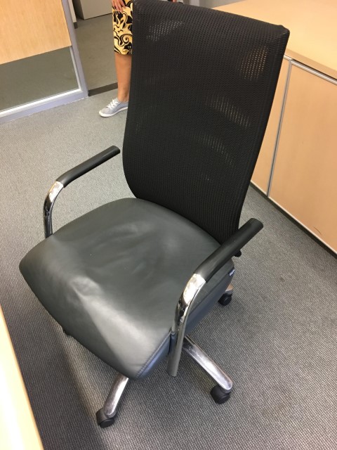 C61333 - Dauphin In Touch Chairs