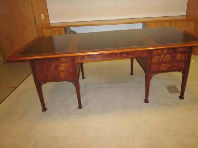 D12018C - Traditional Table Desk