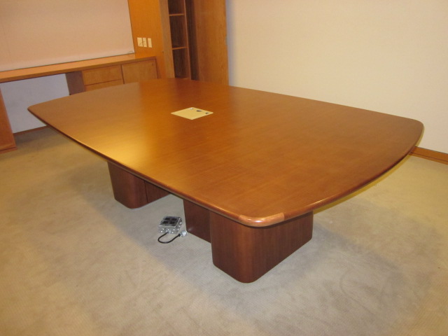 T9555C - Bernhardt Conference Table